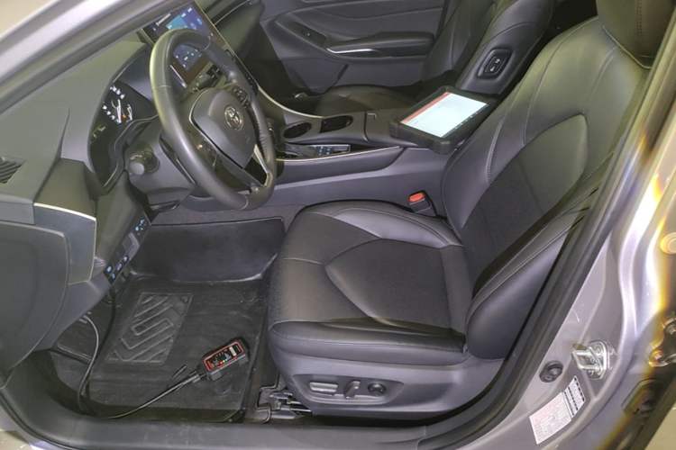 Used Toyota Avalon 2023 2.5L Luxury Edition Left Front Seat