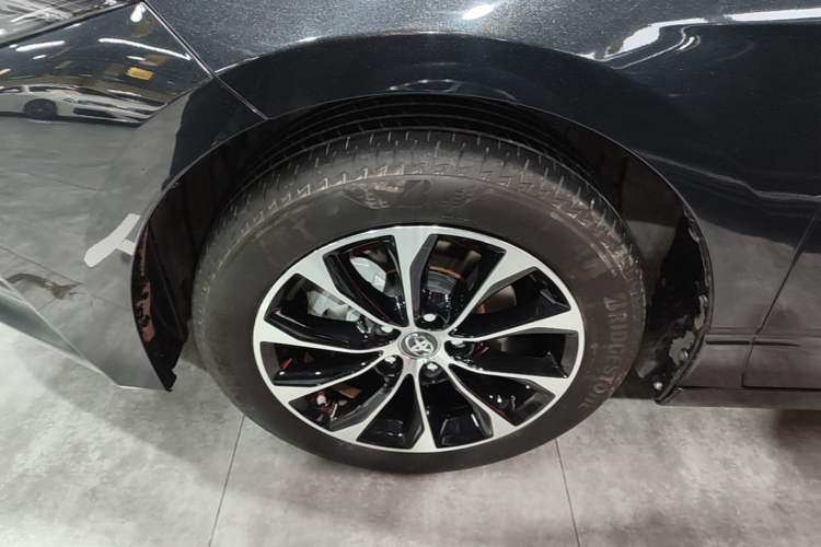 Used Toyota Avalon 2023 2.0L Premium Edition Left Front Wheel Hub