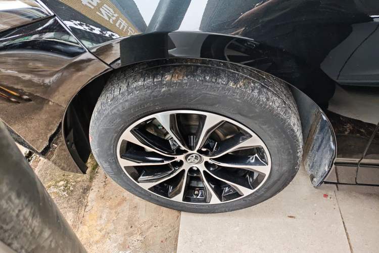 Used Toyota Avalon 2023 2.0L Premium Edition Left Front Wheel Hub