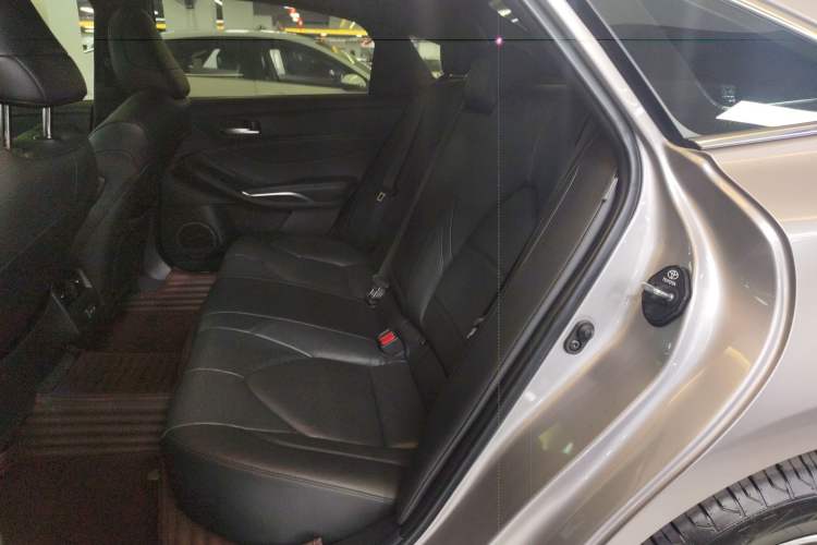 Used Toyota Avalon 2023 2.5L Luxury Edition Left Rear Seat