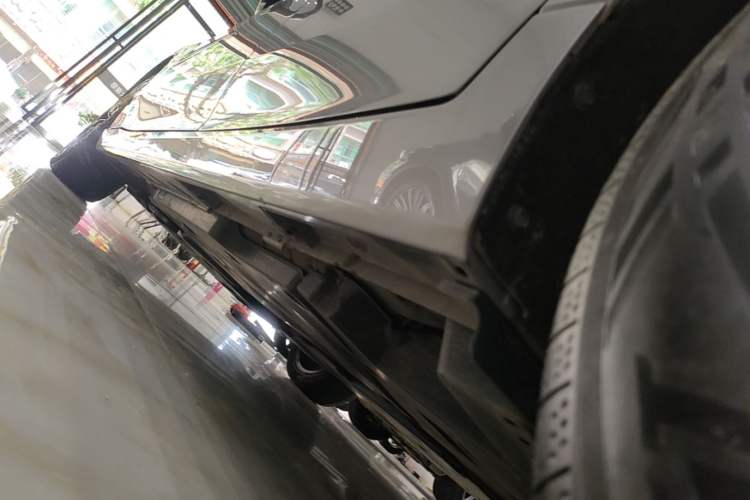 Used Toyota Avalon 2023 2.5L Luxury Edition Left Side Sill