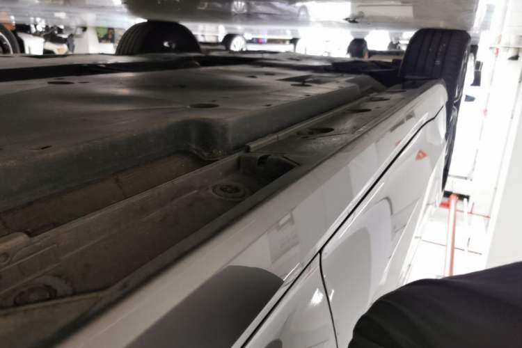 Used Toyota Avalon 2023 2.0L Luxury Edition Left Side Sill