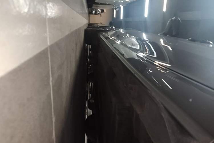Used Toyota Avalon 2023 2.0L Luxury Edition Left Side Sill