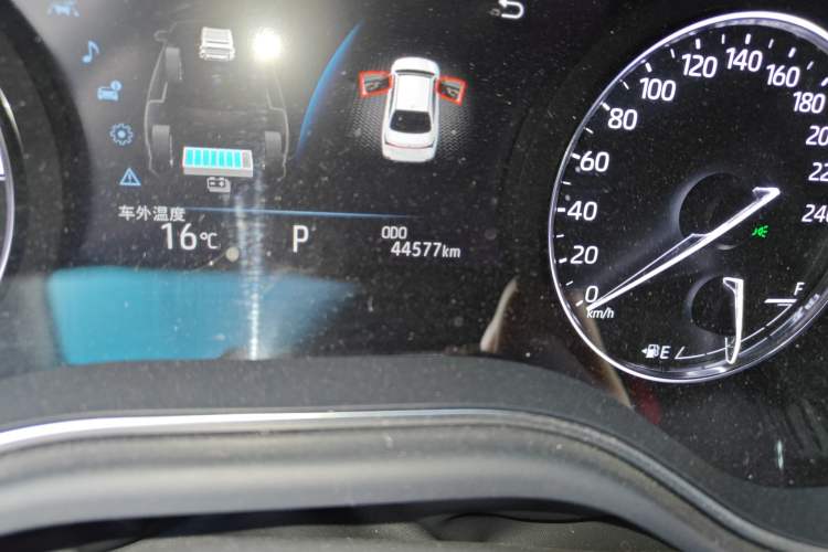 Used Toyota Avalon 2023 Dual-Engine 2.5L Luxury Edition Odometer Close Up