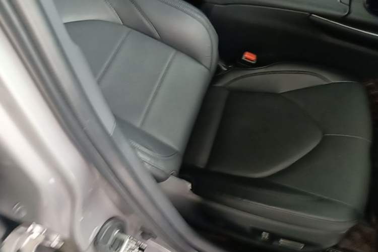 Used Toyota Avalon 2023 Dual-Engine 2.5L Luxury Edition Right Front Seat