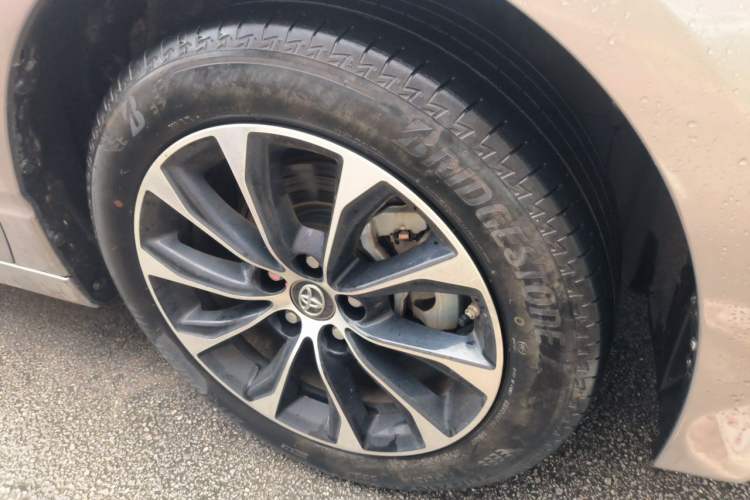 Used Toyota Avalon 2023 2.0L Premium Edition Right Front Wheel Hub