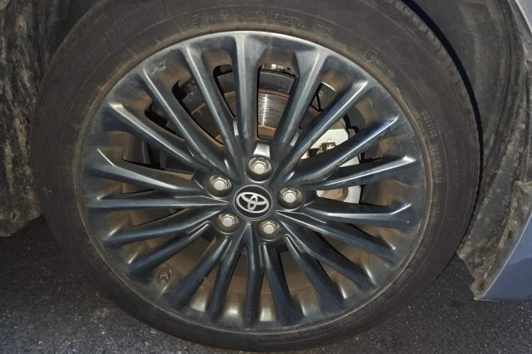 Used Toyota Avalon 2023 2.5L Touring Premium Edition Right Front Wheel Hub