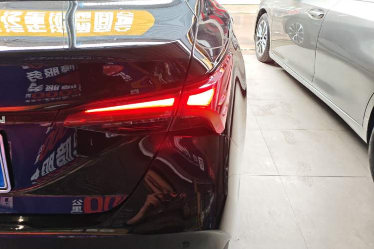 Used Toyota Avalon 2023 2.0L Premium Edition Right Rear Taillight