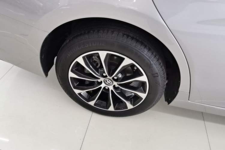 Used Toyota Avalon 2023 2.0L Luxury Edition Right Rear Wheel Hub