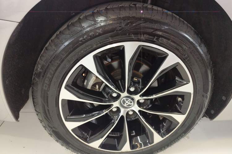 Used Toyota Avalon 2023 2.5L Luxury Edition Right Rear Wheel Hub