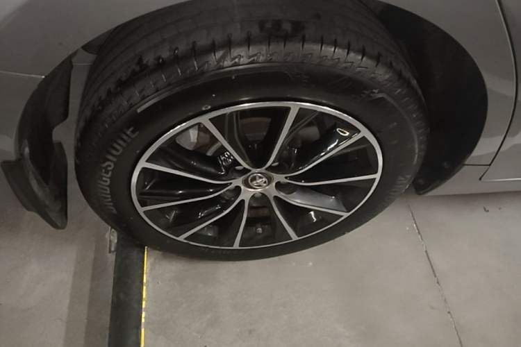 Used Toyota Avalon 2023 2.0L Luxury Edition Right Rear Wheel Hub