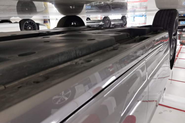 Used Toyota Avalon 2023 2.0L Luxury Edition Right Side Sill