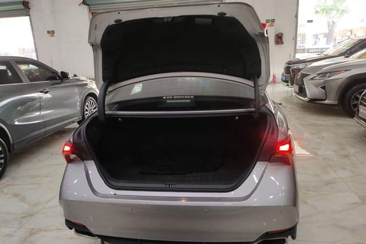 Used Toyota Avalon 2023 2.5L Luxury Edition Trunk