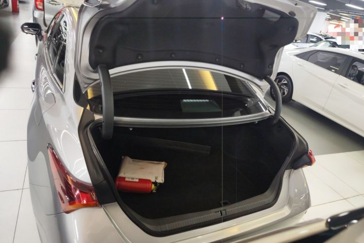 Used Toyota Avalon 2023 2.5L Luxury Edition Trunk