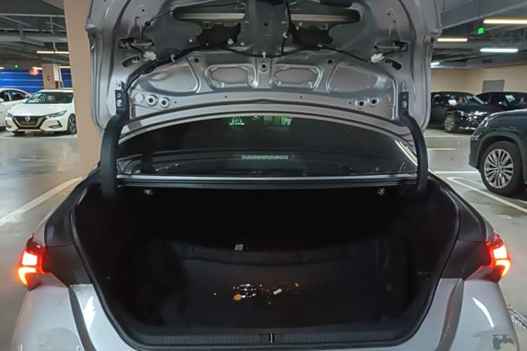 Used Toyota Avalon 2023 2.5L Luxury Edition Trunk