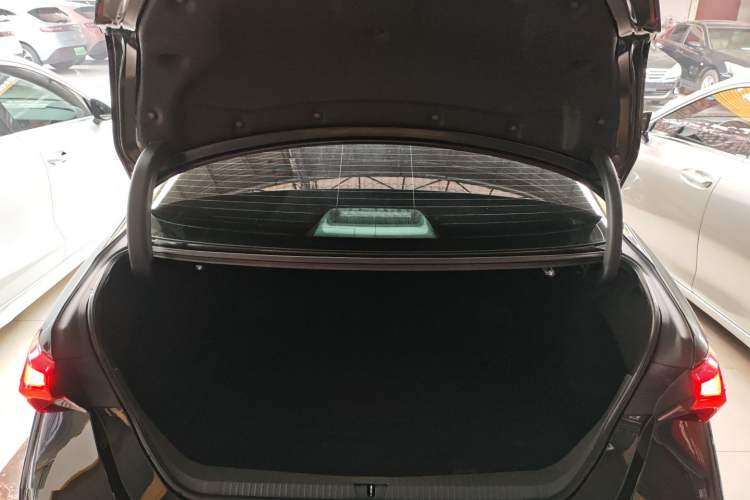 Used Toyota Avalon 2023 2.0L Premium Edition Trunk