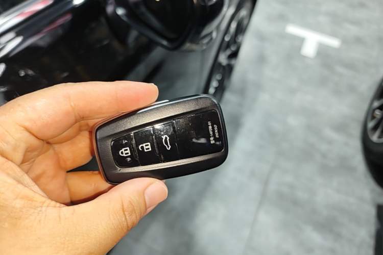 Used Toyota Avalon 2023 2.0L Premium Edition Vehicle Key