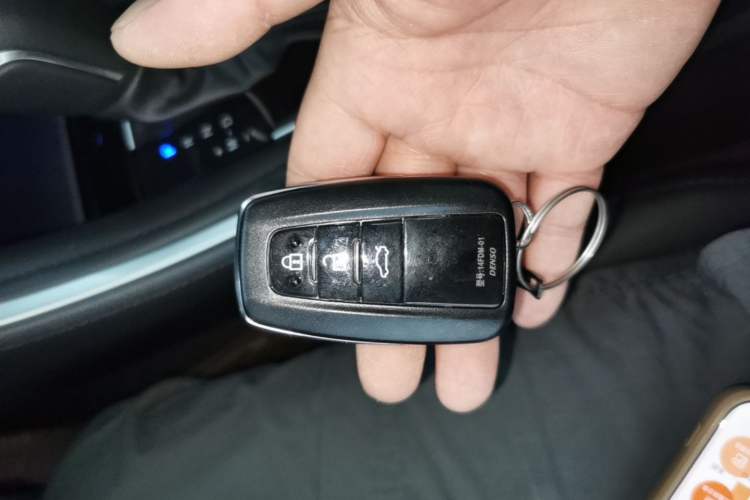 Used Toyota Avalon 2023 2.0L Luxury Edition Vehicle Key