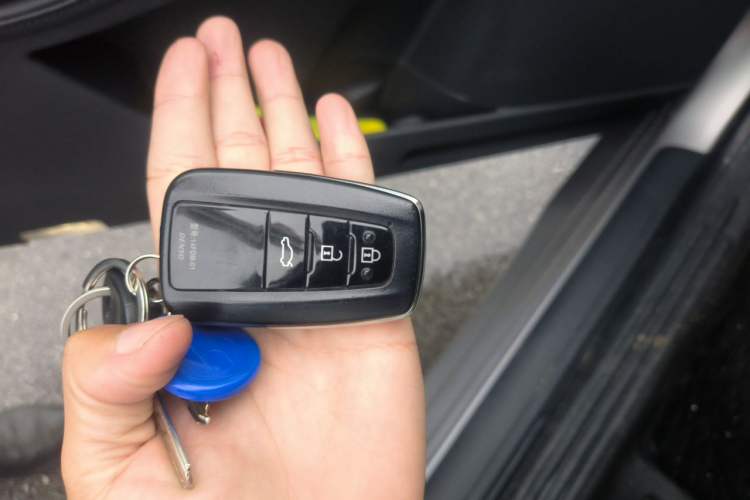 Used Toyota Avalon 2023 2.0L Premium Edition Vehicle Key