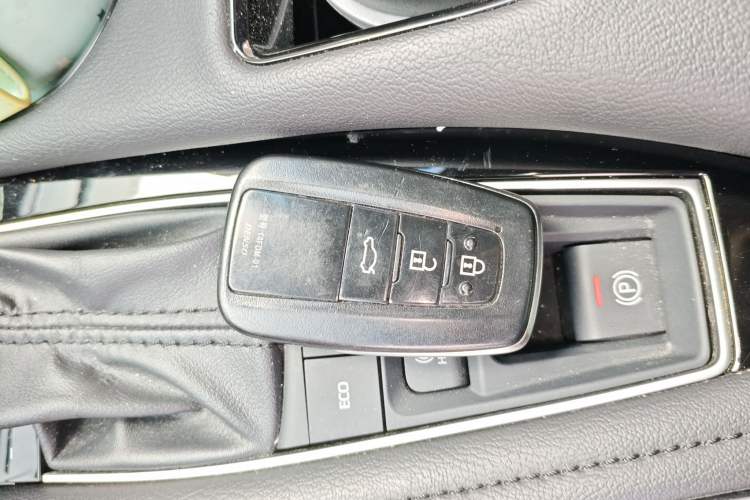 Used Toyota Avalon 2023 2.5L Luxury Edition Vehicle Key