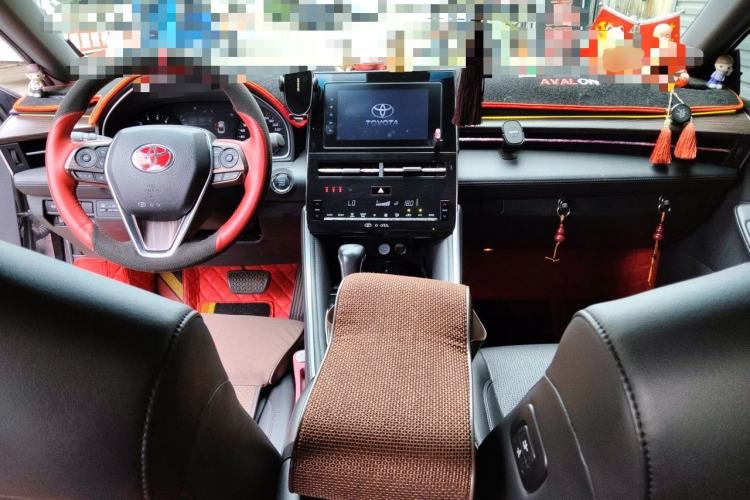 Used Toyota Avalon 2023 2.0L Premium Edition Center Console
