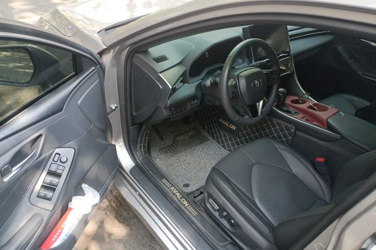 Used Toyota Avalon 2023 Dual-Engine 2.5L Luxury Edition Driver Seat