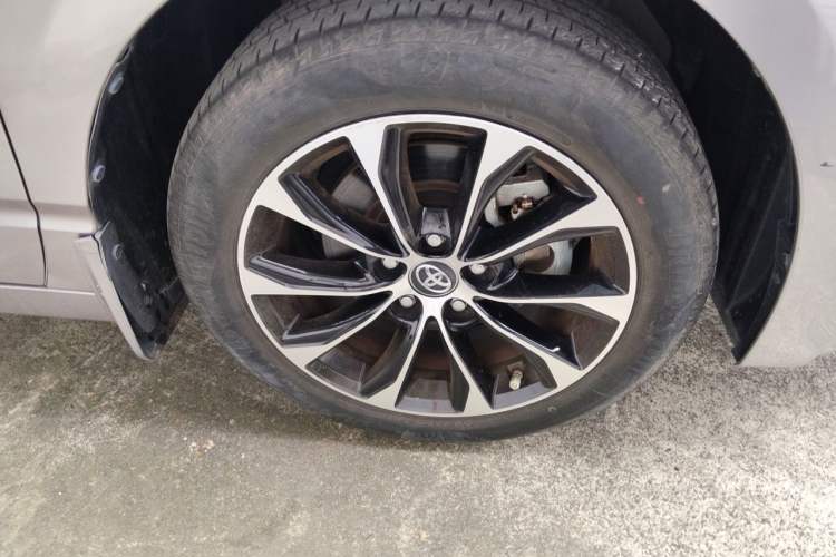 Used Toyota Avalon 2023 2.0L Premium Edition Right Front Wheel Hub