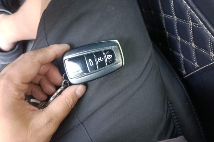 Used Toyota Avalon 2023 Dual-Engine 2.5L Luxury Edition Vehicle Key