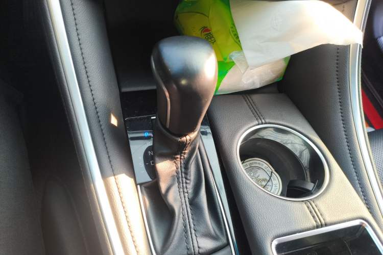 Used Toyota Avalon 2023 2.5L Touring Premium Edition Gear Lever