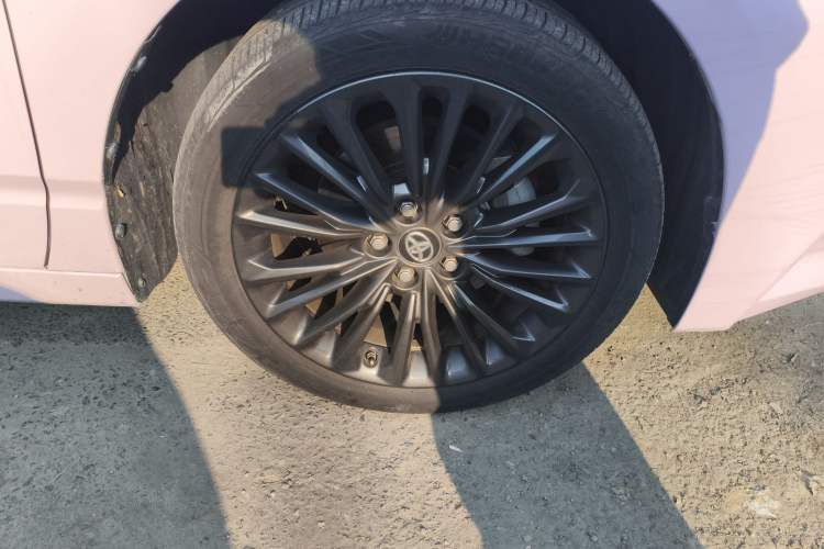 Used Toyota Avalon 2023 2.5L Touring Premium Edition Right Front Wheel Hub