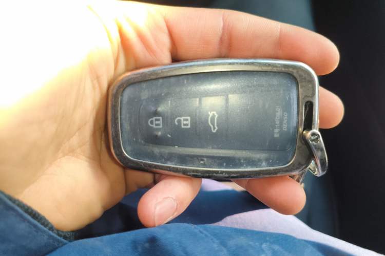 Used Toyota Avalon 2023 2.5L Touring Premium Edition Vehicle Key