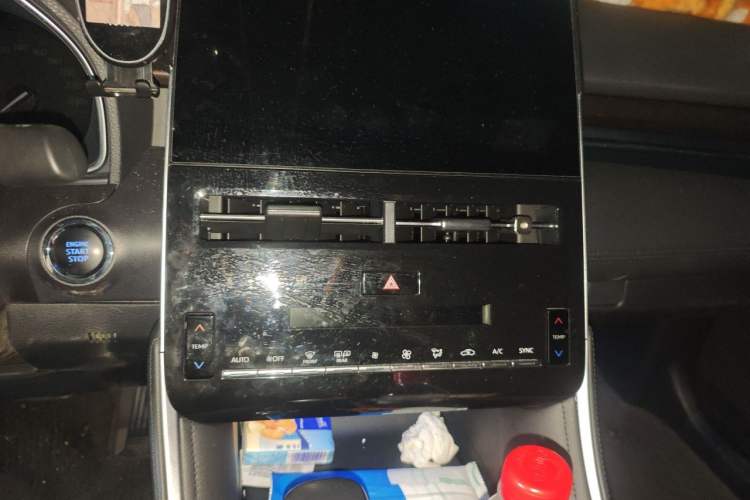 Used Toyota Avalon 2023 2.0L Luxury Edition Audio And AC Panel