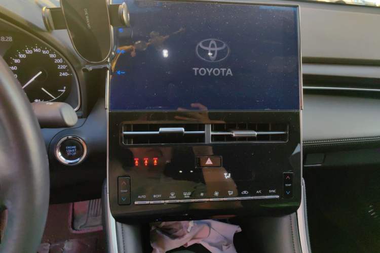 Used Toyota Avalon 2023 2.0L Luxury Edition Audio And AC Panel