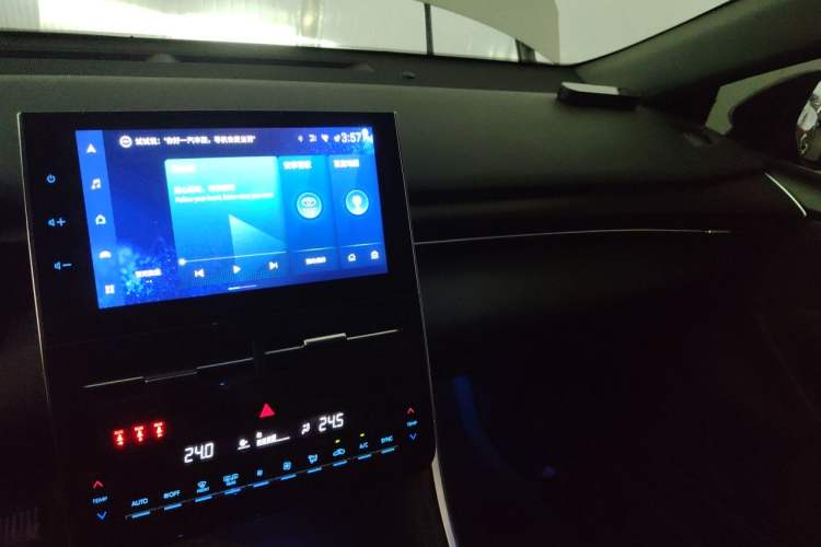 Used Toyota Avalon 2023 2.0L Luxury Edition Audio And AC Panel