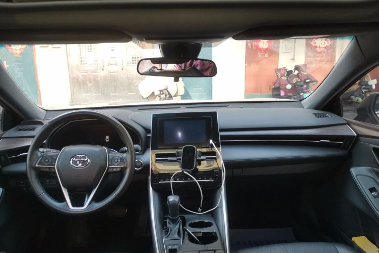 Used Toyota Avalon 2023 2.0L Premium Edition Center Console