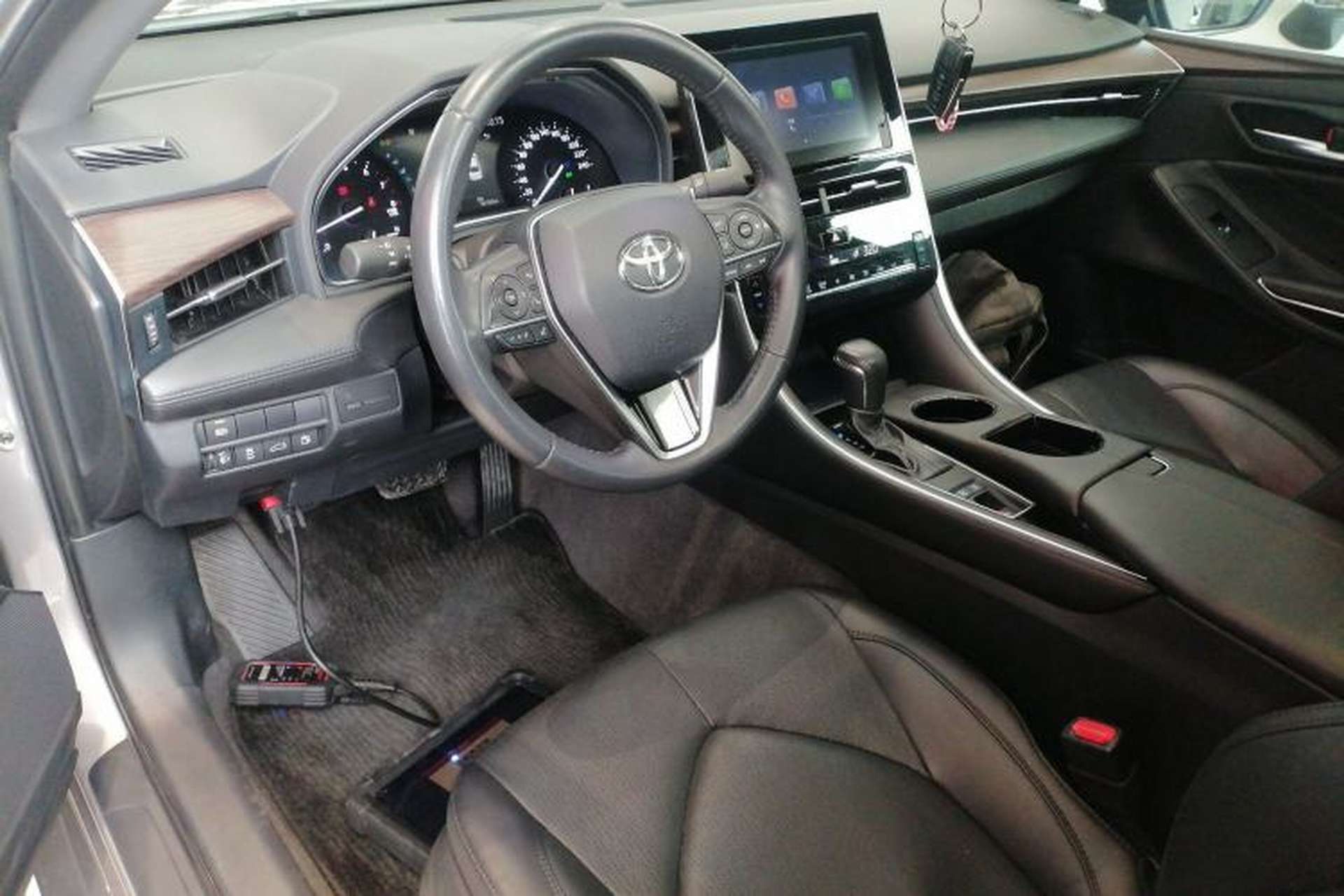 Used Toyota Avalon 2023 2.0L Premium Edition Center Console