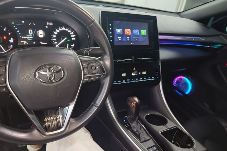 Used Toyota Avalon 2023 2.0L Premium Edition Center Console