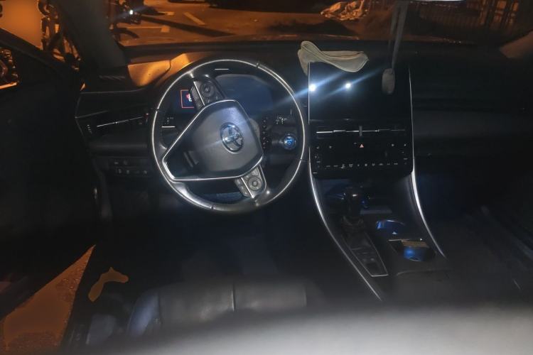 Used Toyota Avalon 2023 Dual-Motor 2.5L XLE Prestige Edition Center Console