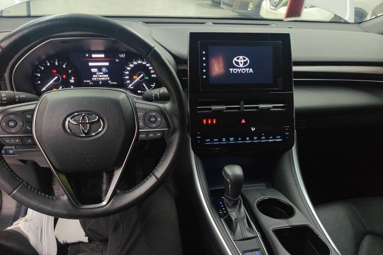 Used Toyota Avalon 2023 2.0L Premium Edition Center Console