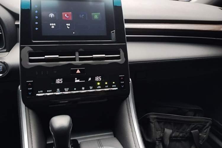 Used Toyota Avalon 2023 2.0L Premium Edition Center Console