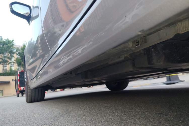 Used Toyota Avalon 2023 2.5L Luxury Edition Chassis Rear Left