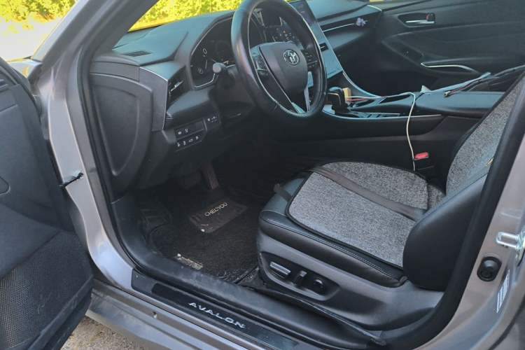 Used Toyota Avalon 2023 2.0L XLE Deluxe Edition Driver Seat