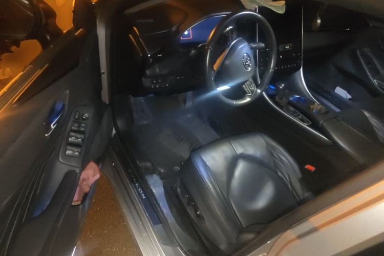 Used Toyota Avalon 2023 Dual-Motor 2.5L XLE Prestige Edition Driver Seat