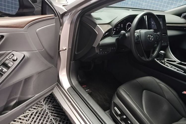 Used Toyota Avalon 2023 2.0L Premium Edition Driver Seat