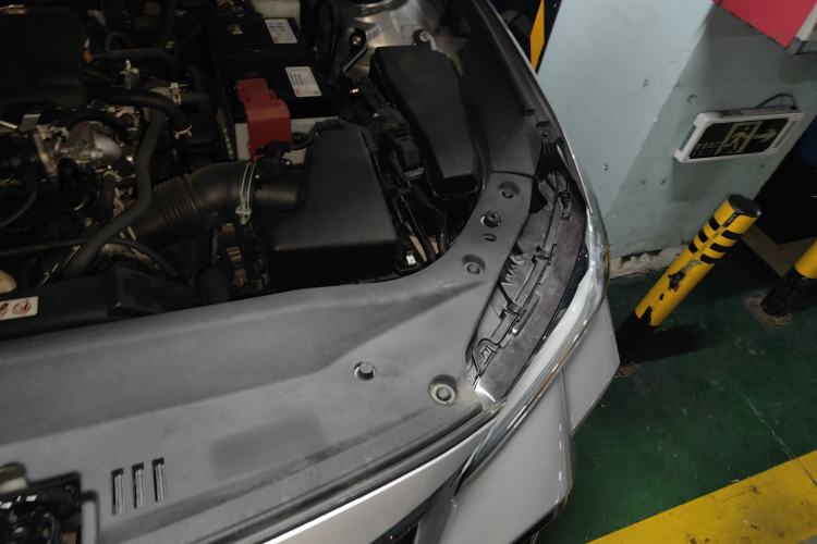 Used Toyota Avalon 2023 2.5L Luxury Edition Engine Bay Left
