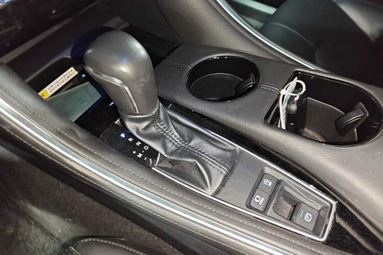 Used Toyota Avalon 2023 2.0L Luxury Edition Gear Lever