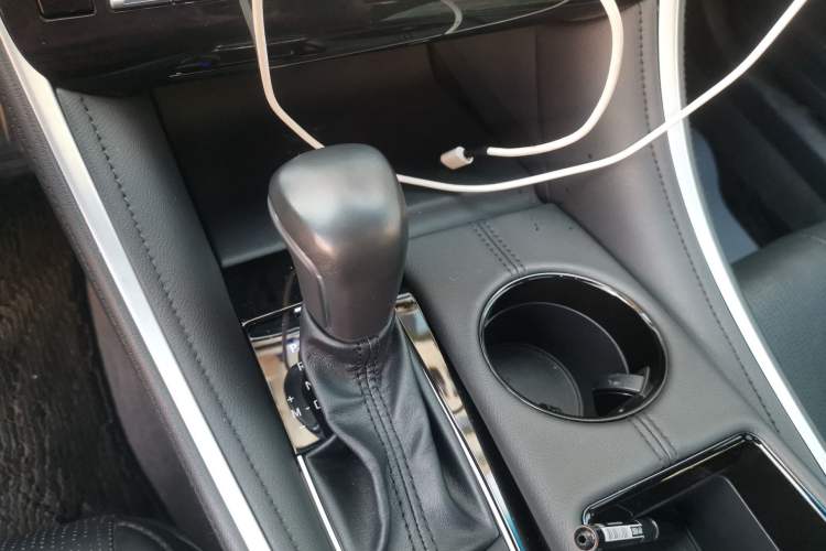 Used Toyota Avalon 2023 2.0L Premium Edition Gear Lever