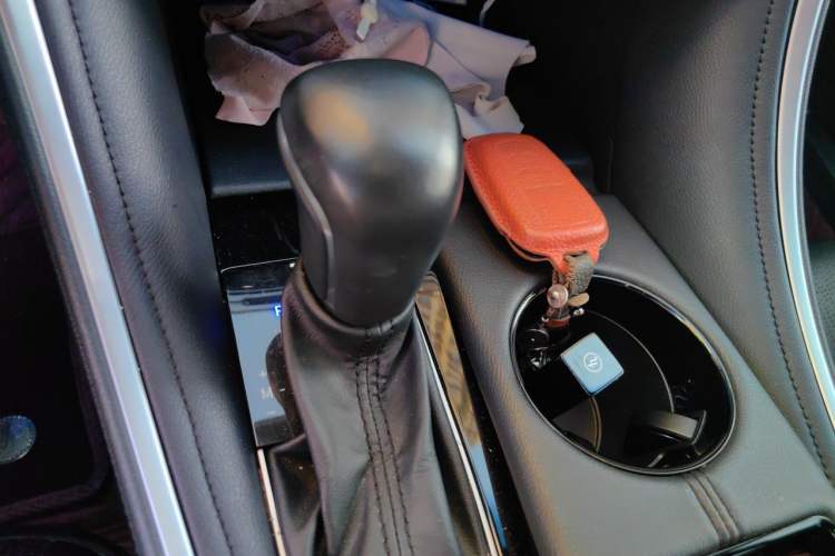 Used Toyota Avalon 2023 2.0L Luxury Edition Gear Lever