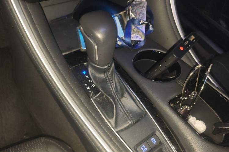 Used Toyota Avalon 2023 2.0L Luxury Edition Gear Lever