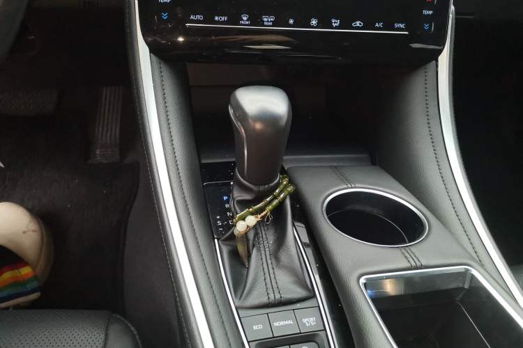 Used Toyota Avalon 2023 2.5L Touring Premium Edition Gear Lever